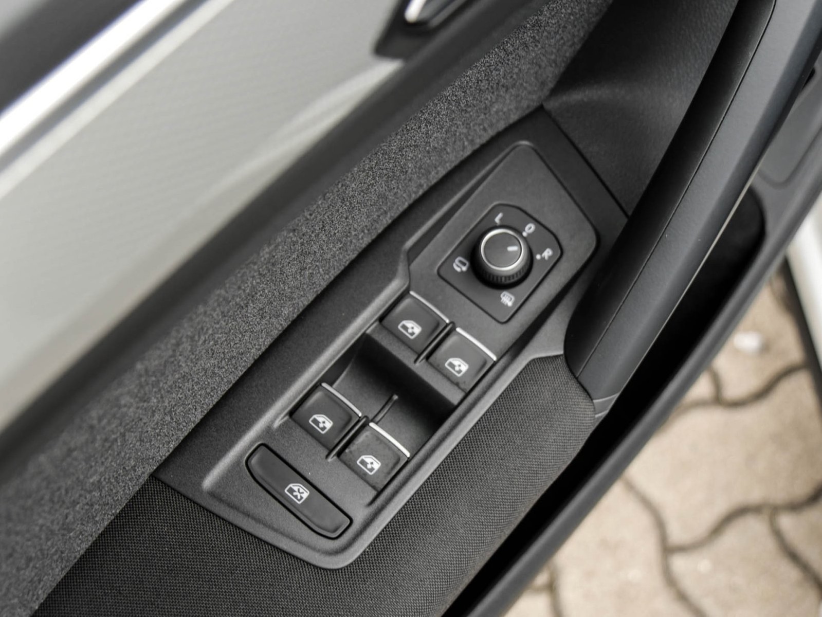 Volkswagen Tiguan 2.0 MOVE AHK CAM ACC LM17 NAVI SITZHEIZ.