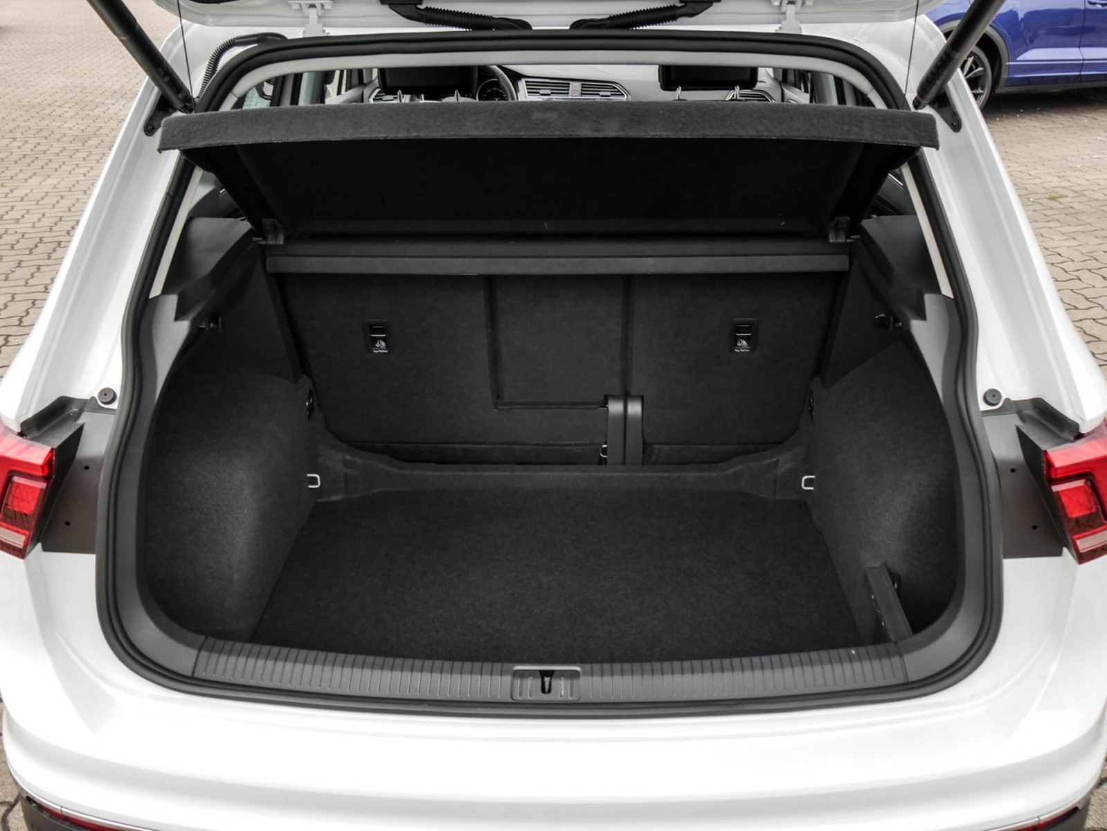 Volkswagen Tiguan 2.0 MOVE AHK CAM ACC LM17 NAVI SITZHEIZ.