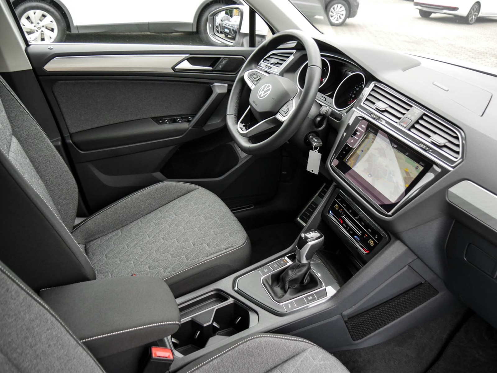 Volkswagen Tiguan 2.0 MOVE AHK CAM ACC LM17 NAVI SITZHEIZ.