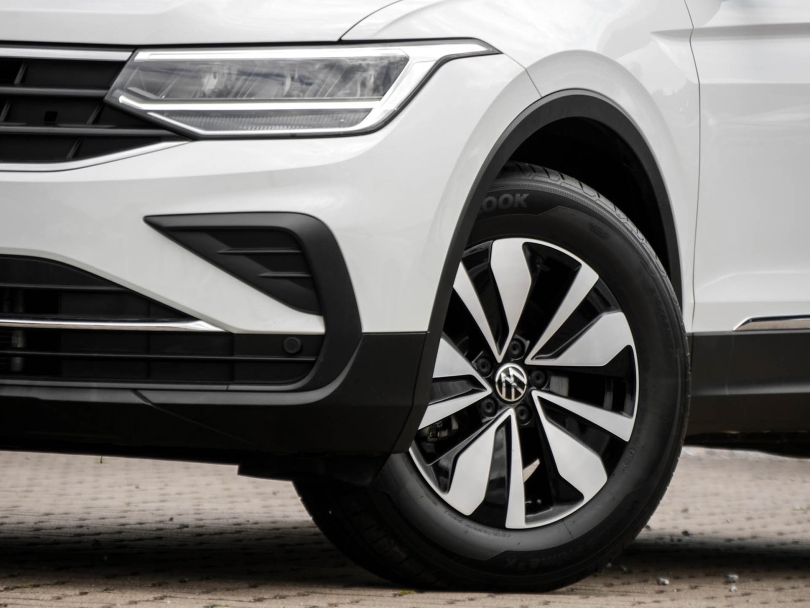 Volkswagen Tiguan 2.0 MOVE AHK CAM ACC LM17 NAVI SITZHEIZ.