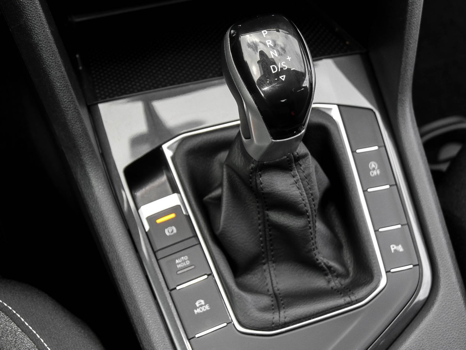 Volkswagen Tiguan 2.0 MOVE AHK CAM ACC LM17 NAVI SITZHEIZ.
