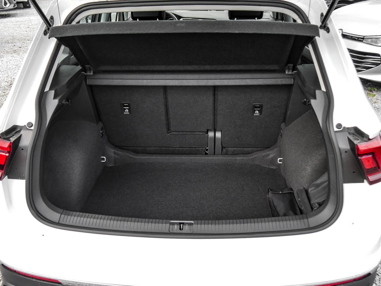 Volkswagen Tiguan 2.0 MOVE AHK CAM ACC LM17 NAVI SITZHEIZ.