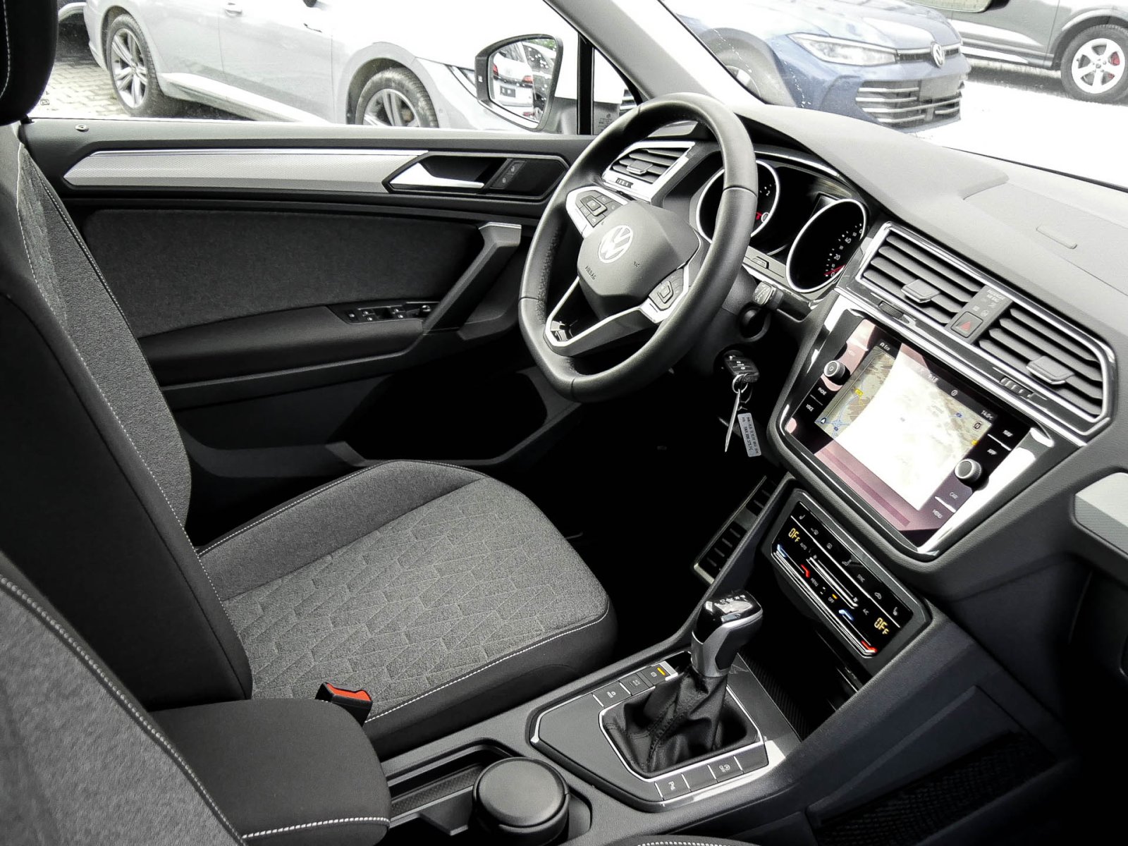 Volkswagen Tiguan 2.0 MOVE AHK CAM ACC LM17 NAVI SITZHEIZ.