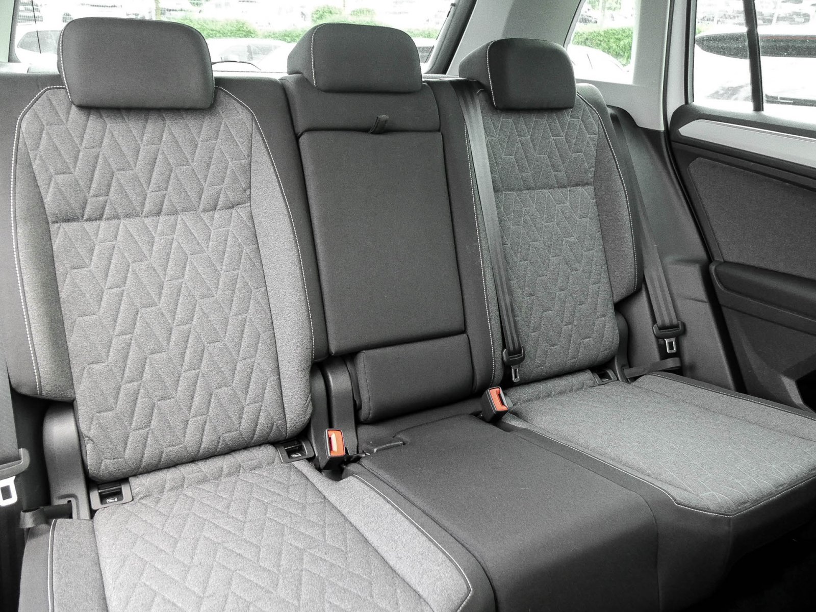 Volkswagen Tiguan 2.0 MOVE AHK CAM ACC LM17 NAVI SITZHEIZ.
