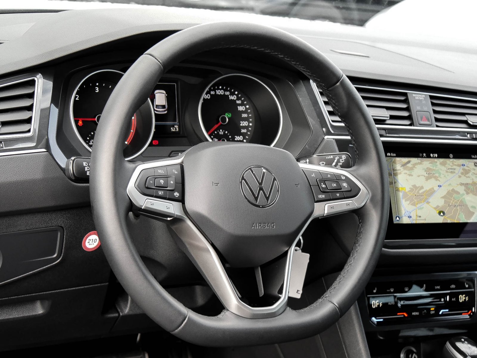 Volkswagen Tiguan 2.0 MOVE AHK CAM ACC LM17 NAVI SITZHEIZ.