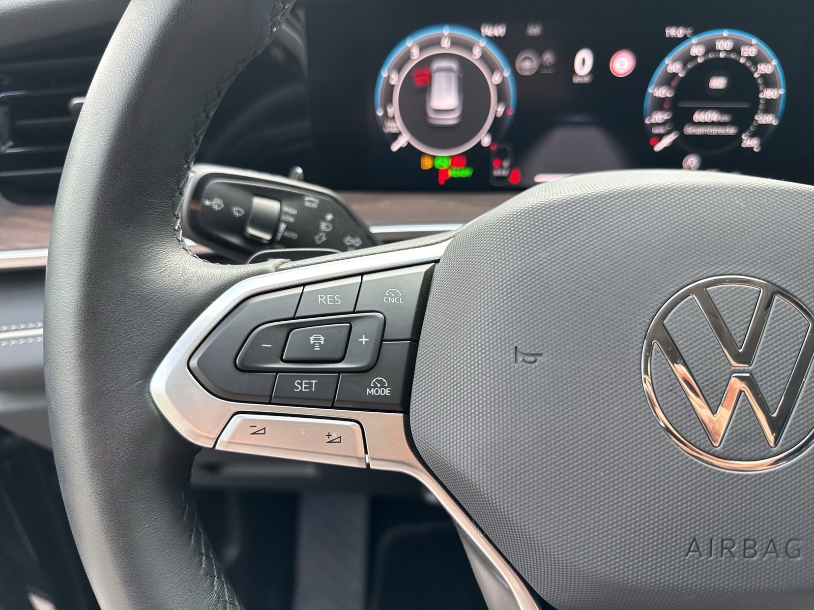 Volkswagen Tayron 1.5 eTSI ELEGANCE AHK 360CAM ACC LM18 NAVI