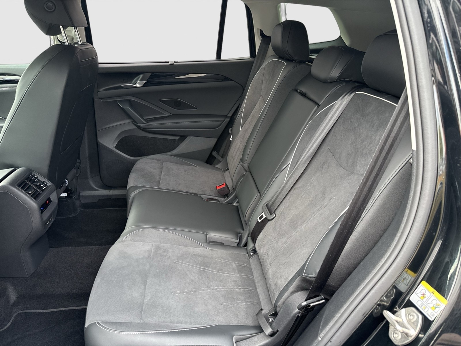 Volkswagen Tayron 1.5 eTSI ELEGANCE AHK 360CAM ACC LM18 NAVI
