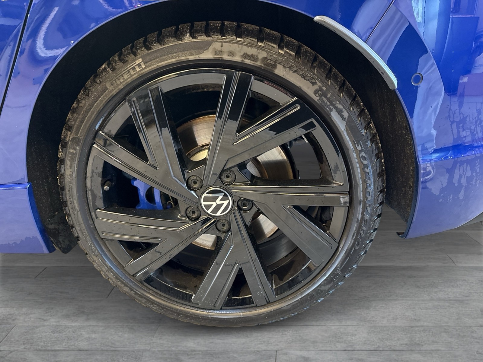 Volkswagen Golf VIII 2.0 R BLACK STYLE 4X4 AKRAPOVIC PANO