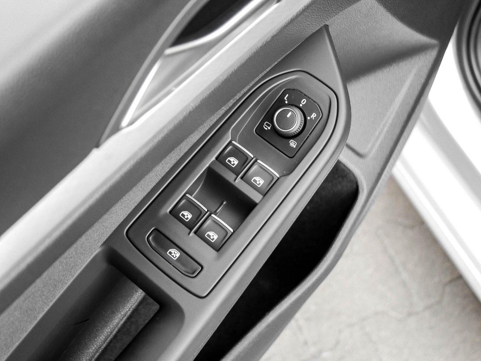 Volkswagen Golf Variant VIII 1.5 eTSI LIFE ACC ALU NAVI LED
