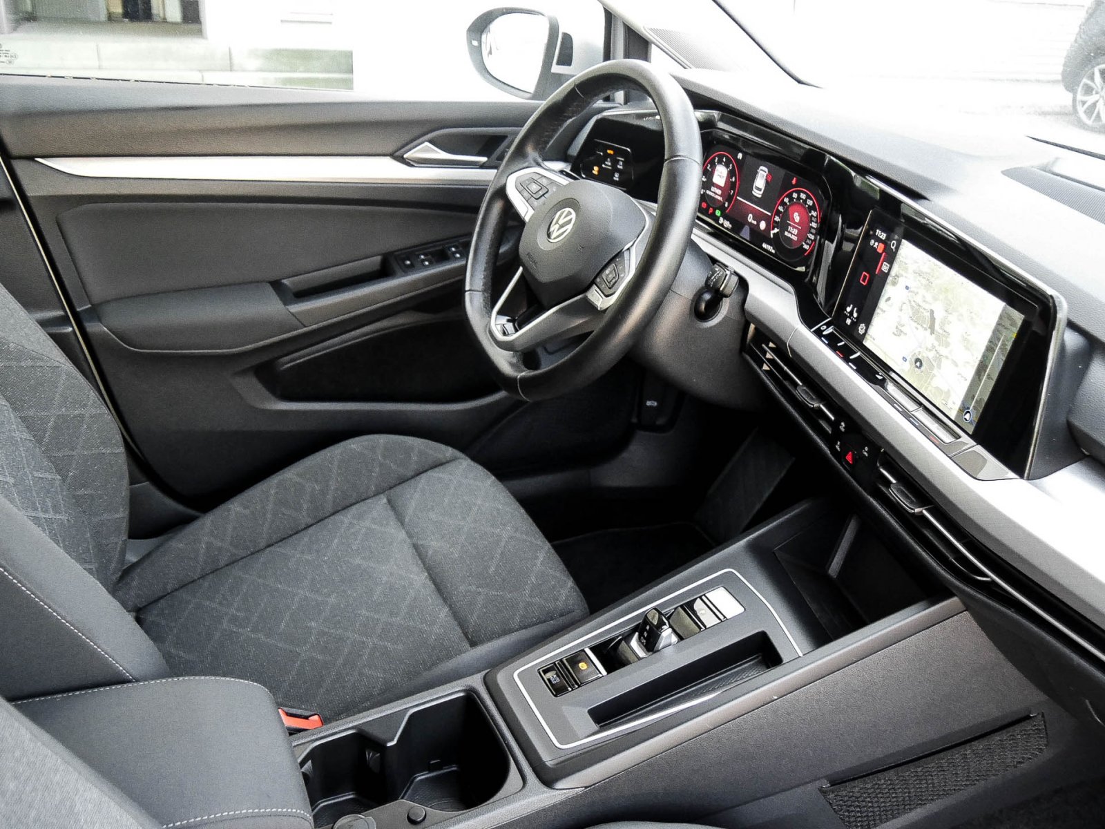 Volkswagen Golf Variant VIII 1.5 eTSI LIFE ACC ALU NAVI LED