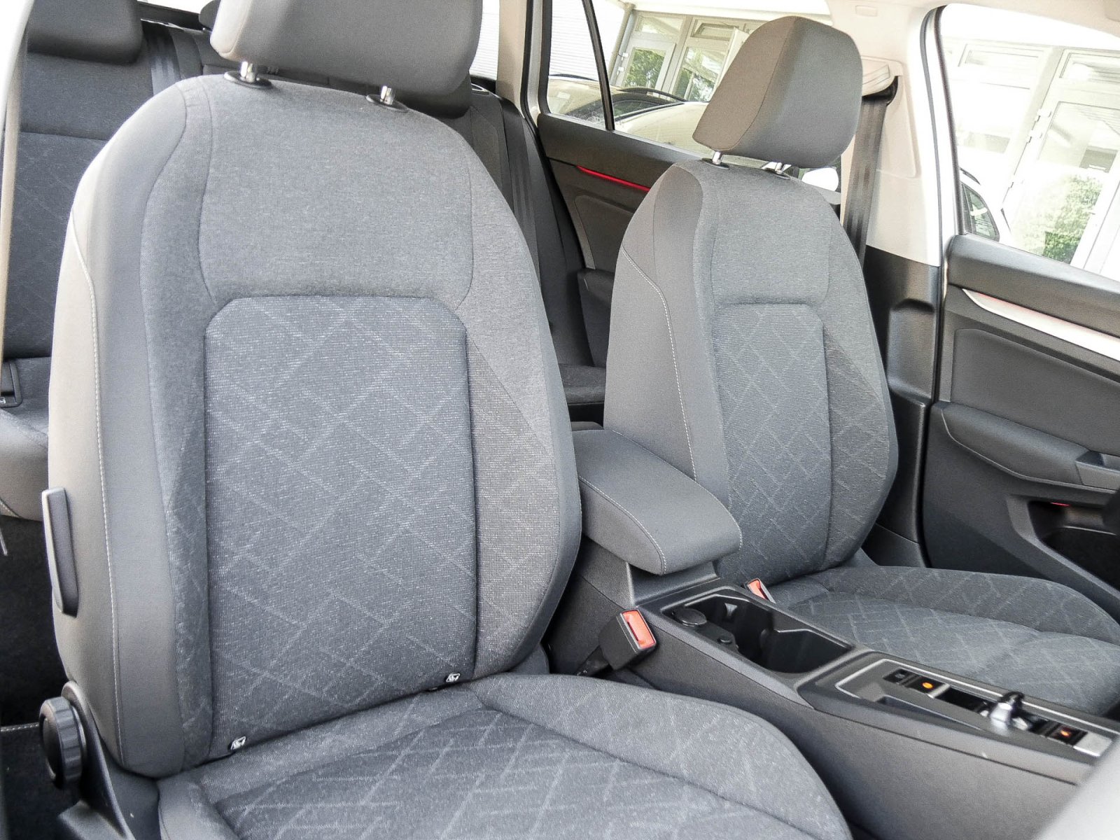 Volkswagen Golf Variant VIII 1.5 eTSI LIFE ACC ALU NAVI LED
