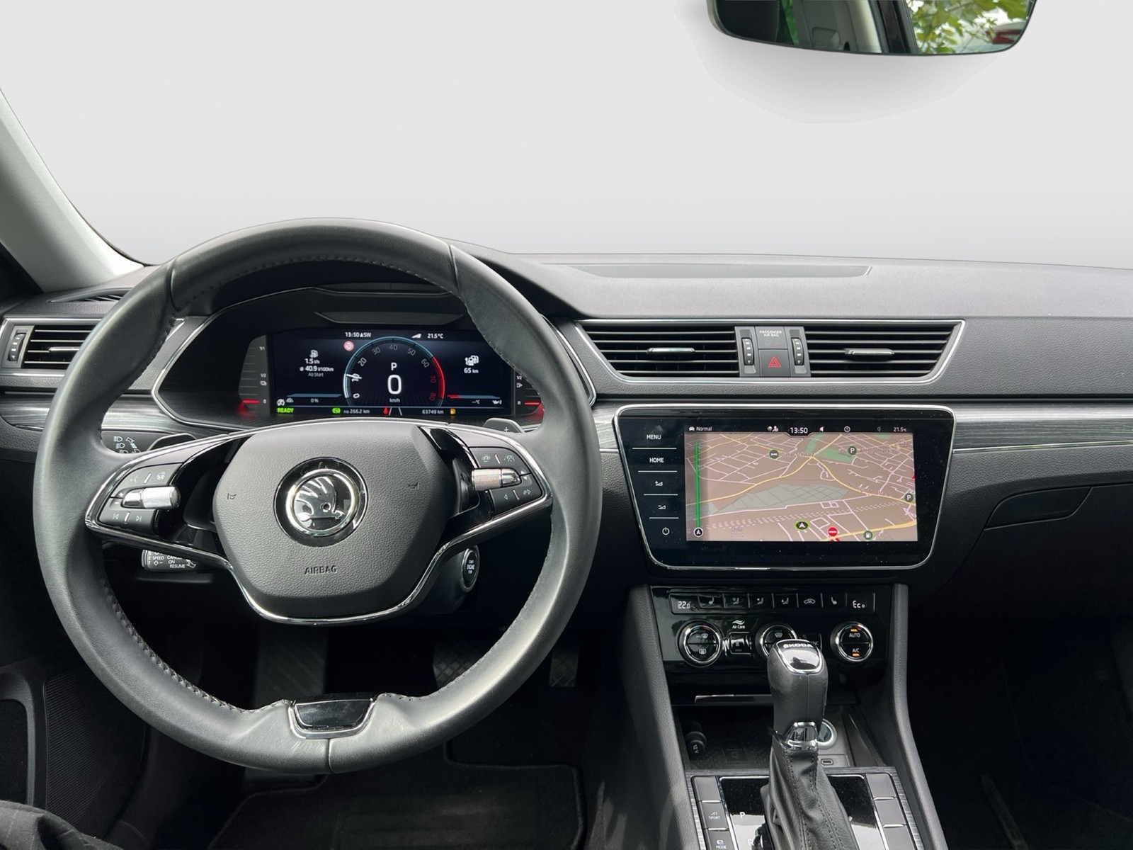 Skoda Superb Combi 1.4 iV STYLE PANO STANDHZ. AHK CAM