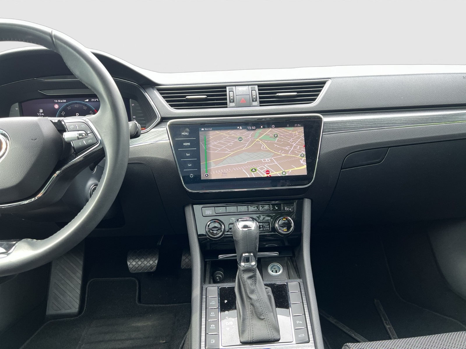 Skoda Superb Combi 1.4 iV STYLE PANO STANDHZ. AHK CAM
