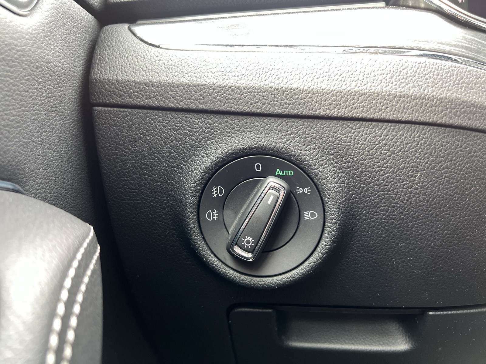 Skoda Superb Combi 1.4 iV STYLE PANO STANDHZ. AHK CAM