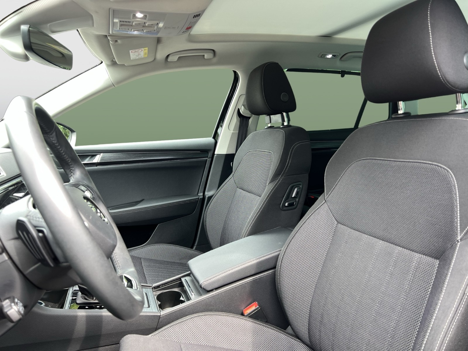 Skoda Superb Combi 1.4 iV STYLE PANO STANDHZ. AHK CAM