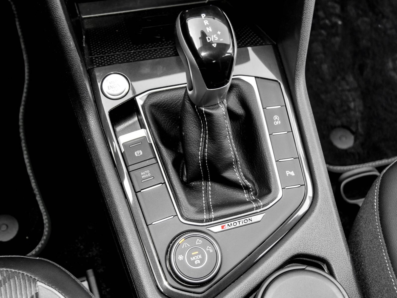 Volkswagen Tiguan 2.0 R-LINE 4X4 STANDHZ. AHK CAM ACC LM19