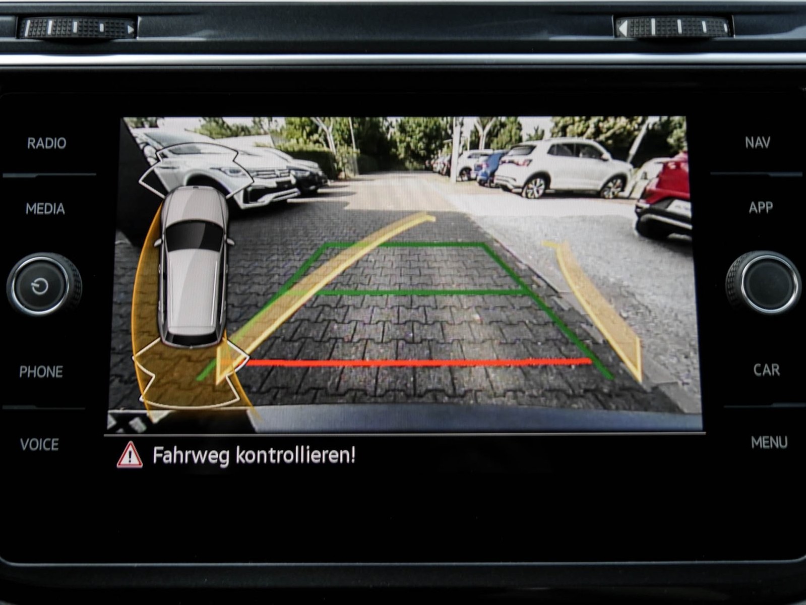 Volkswagen Tiguan 2.0 R-LINE 4X4 STANDHZ. AHK CAM ACC LM19