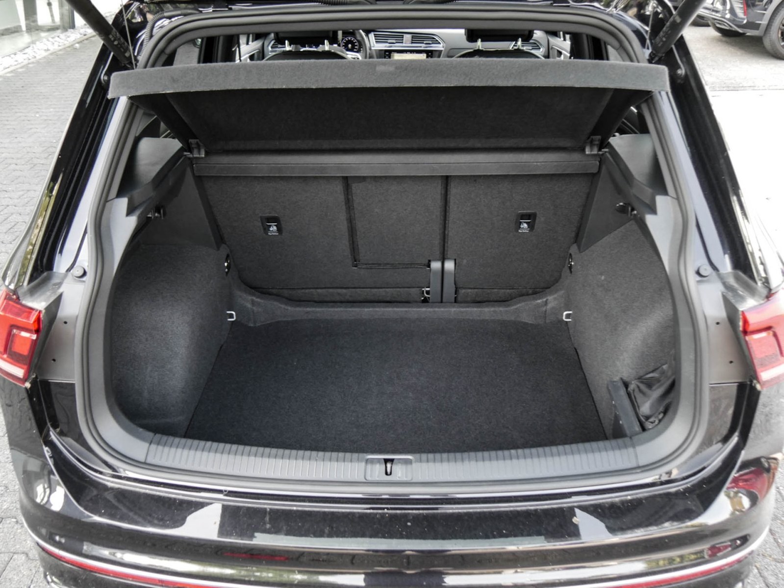 Volkswagen Tiguan 2.0 R-LINE 4X4 STANDHZ. AHK CAM ACC LM19