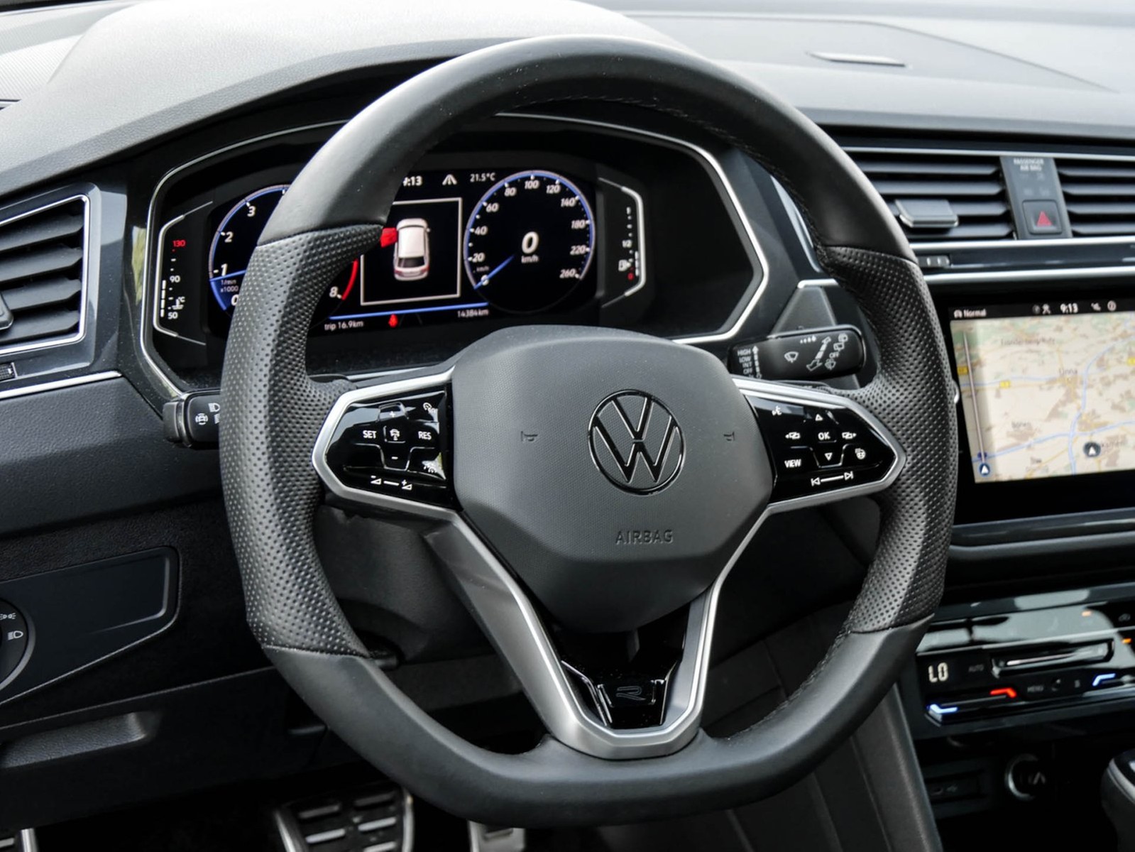 Volkswagen Tiguan 2.0 R-LINE 4X4 STANDHZ. AHK CAM ACC LM19