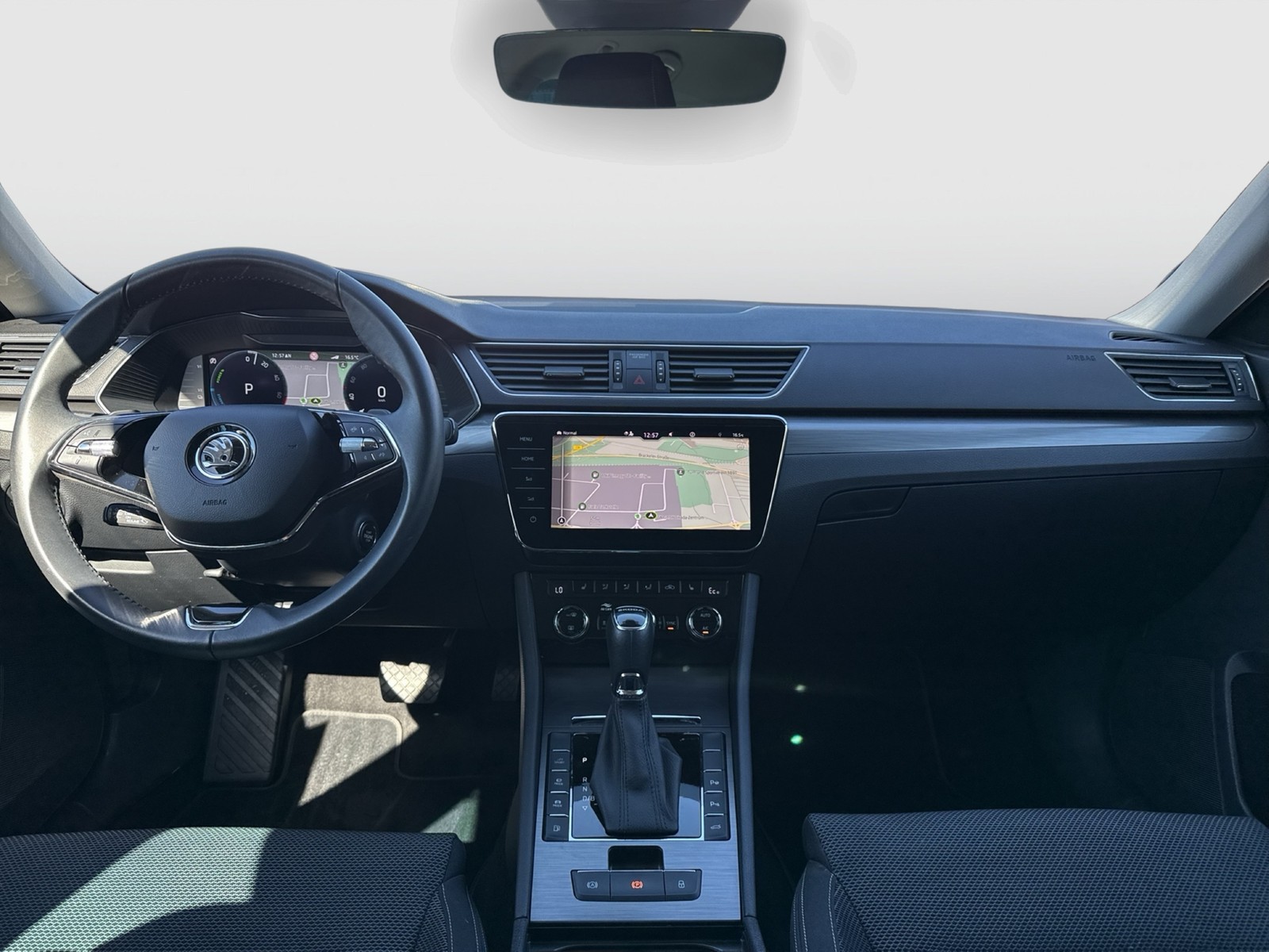 Skoda Superb Combi 1.4 iV STYLE STANDHZ. AHK CAM ACC