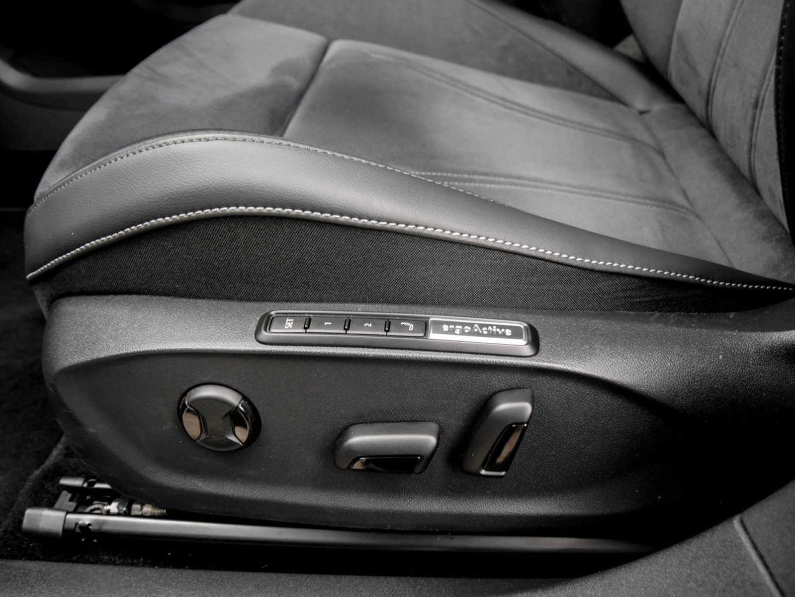 Volkswagen ID.7 Tourer PRO WÄRMEPUMPE AHK 360°CAM ACC LM20