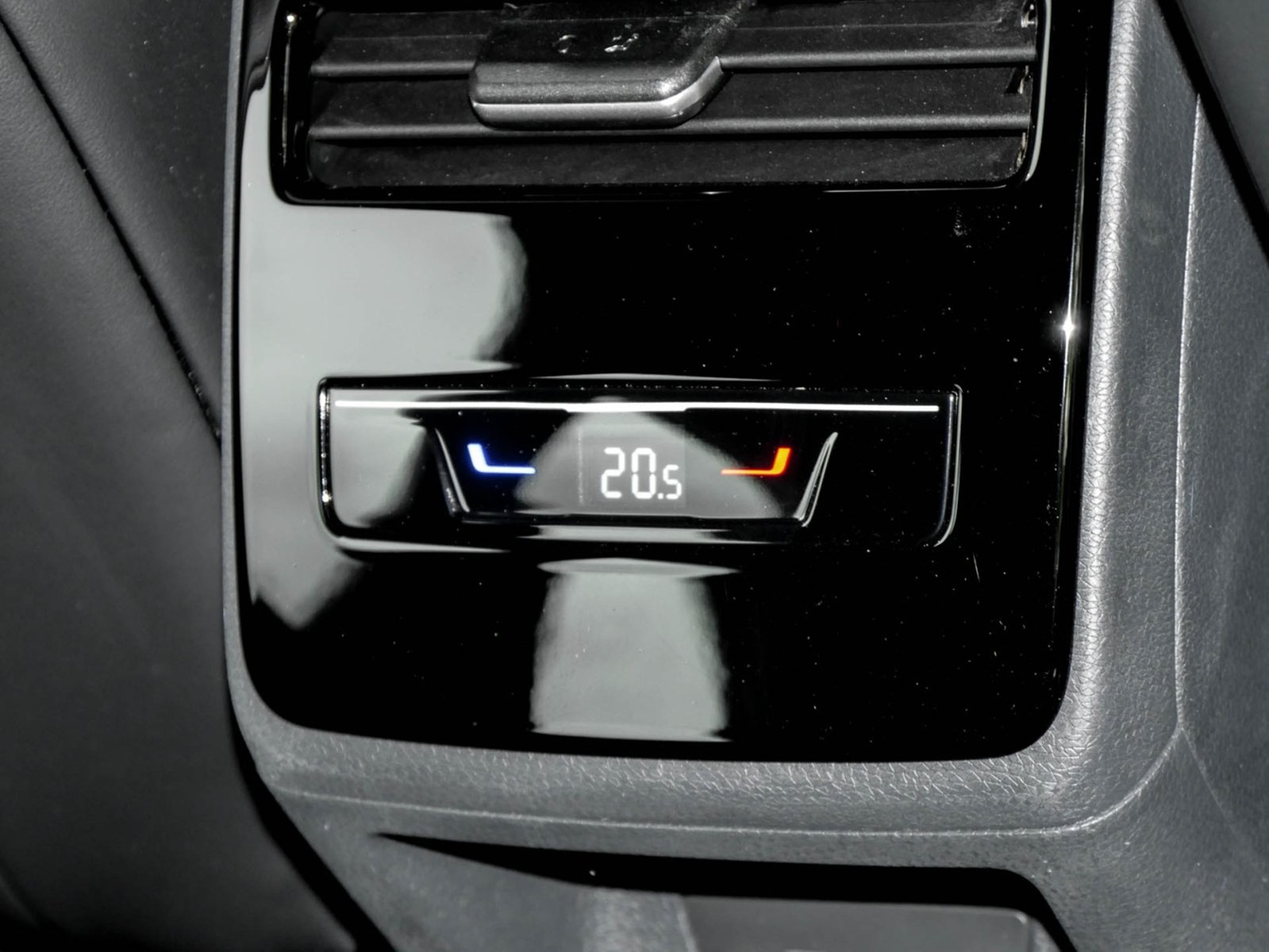 Volkswagen ID.7 Tourer PRO WÄRMEPUMPE AHK 360°CAM ACC LM20