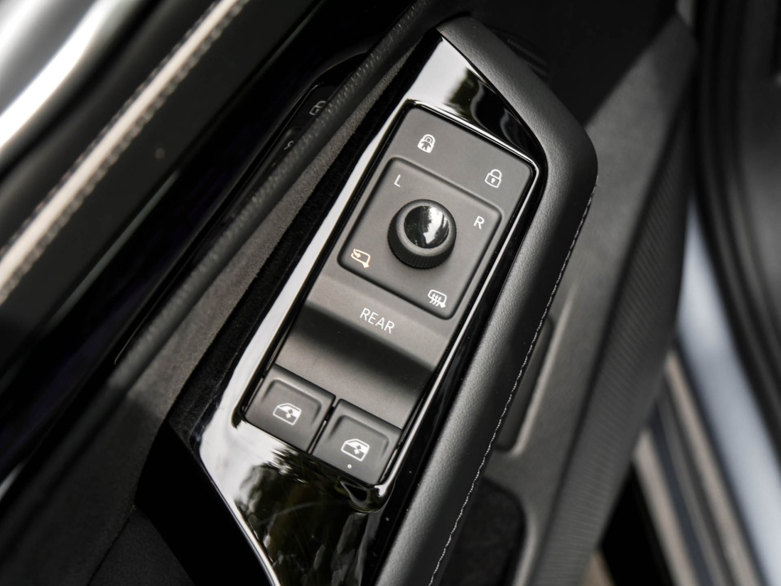 Volkswagen ID.7 Tourer PRO WÄRMEPUMPE AHK 360°CAM ACC LM20