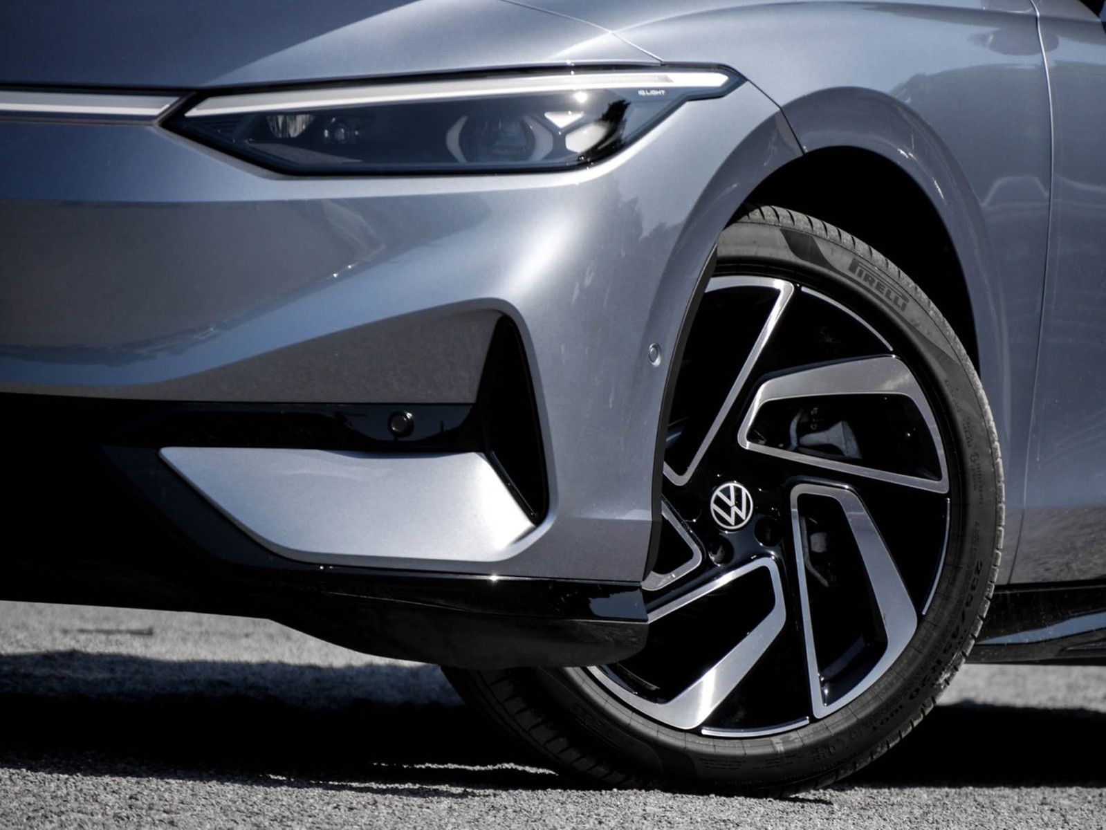 Volkswagen ID.7 Tourer PRO WÄRMEPUMPE AHK 360°CAM ACC LM20