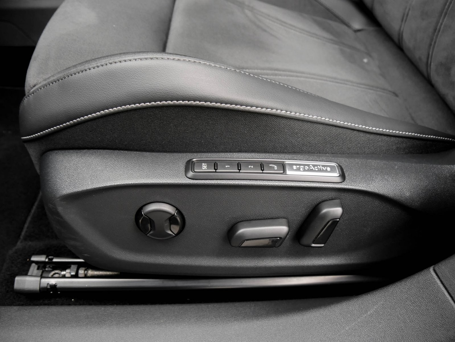 Volkswagen ID.7 Tourer PRO WÄRMEPUMPE AHK 360°CAM ACC LM20