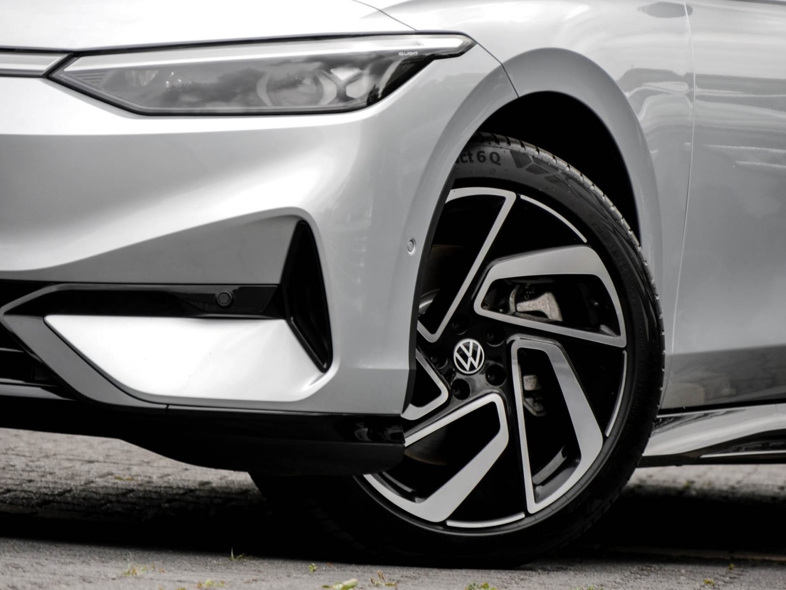 Volkswagen ID.7 Tourer PRO WÄRMEPUMPE AHK 360°CAM ACC LM20