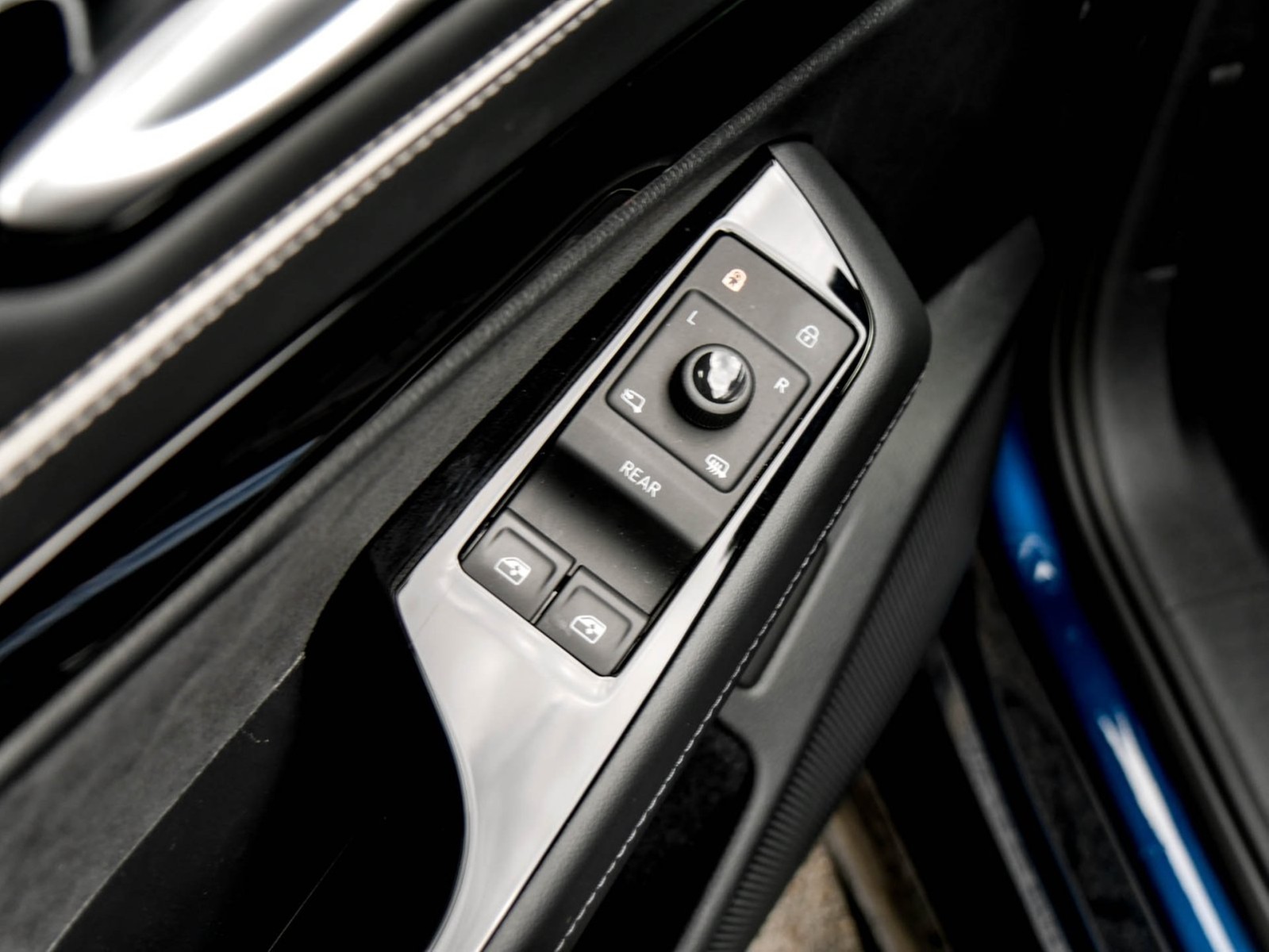 Volkswagen ID.7 Tourer PRO WÄRMEPUMPE AHK 360°CAM ACC LM20