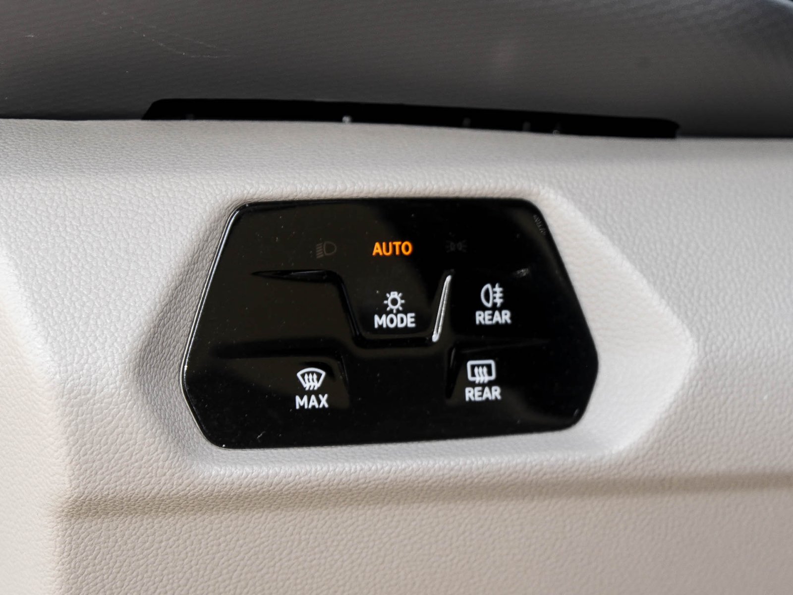 Volkswagen T7 Multivan 2.0 7SITZE LM17 LED VC Tisch APP