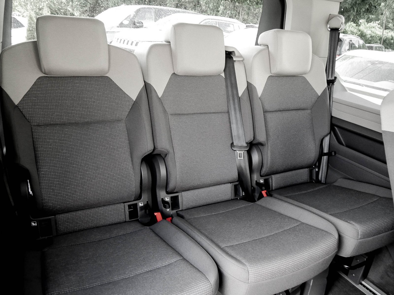 Volkswagen T7 Multivan 2.0 7SITZE LM17 LED VC Tisch APP