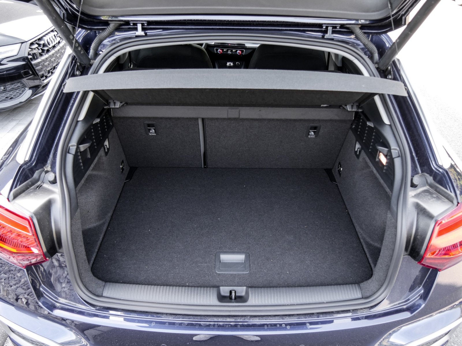 Audi Q2 35 advanced CAM E-KLAPPE NAVI+ LM17 SITZHEIZ.