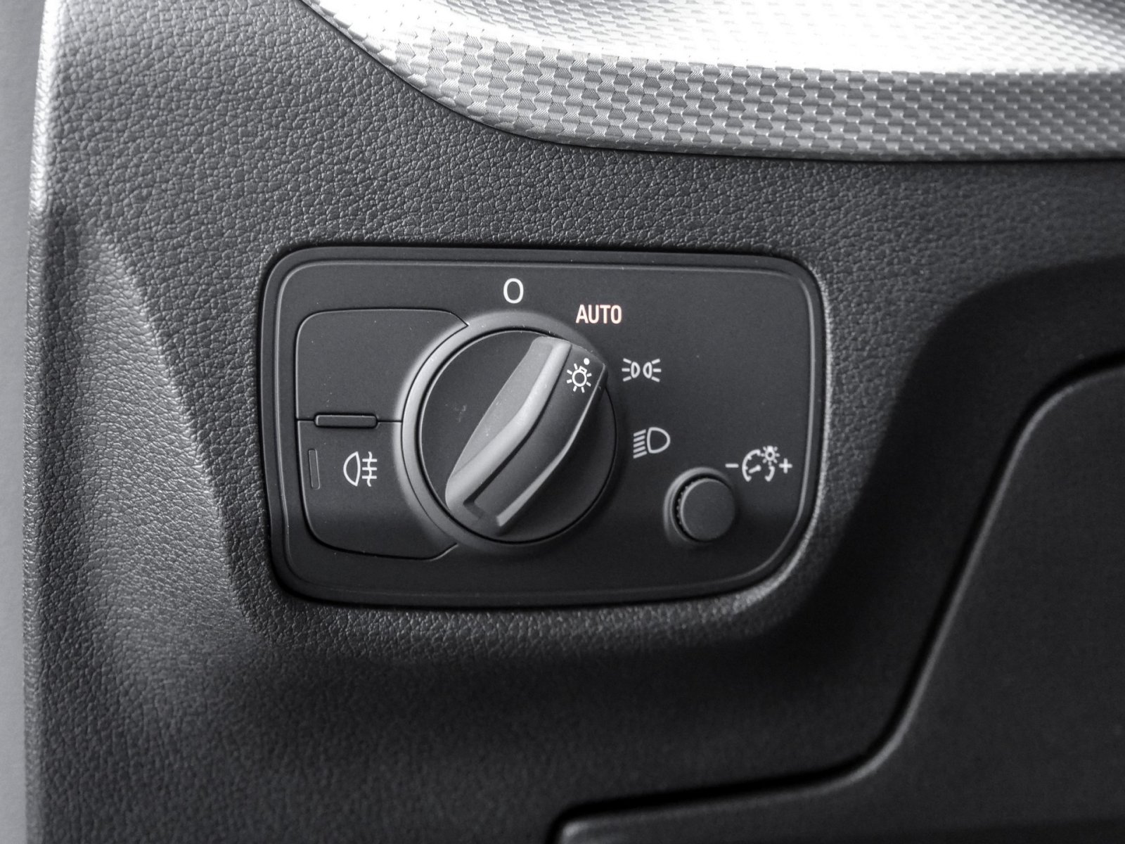 Audi Q2 35 advanced CAM E-KLAPPE NAVI+ LM17 SITZHEIZ.