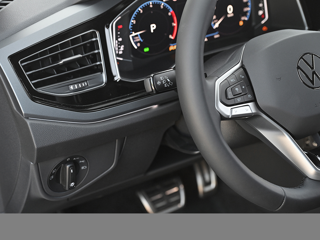 Volkswagen Polo 1.0 R-LINE CAM ACC LM17 NAVI CARPLAY SITZHZ