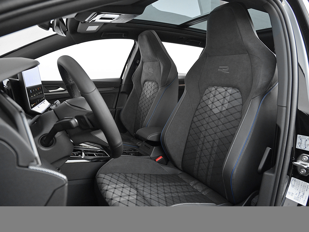 Volkswagen Golf Variant VIII 2.0 R-LINE BLACKSTYLE PANO CAM