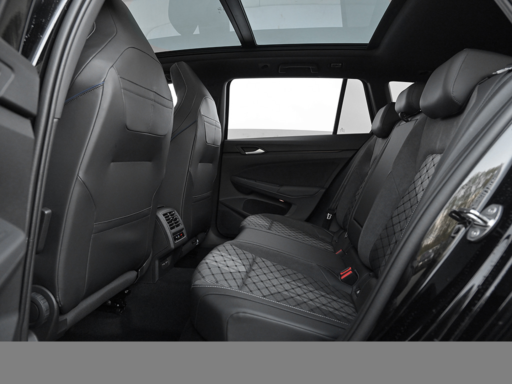 Volkswagen Golf Variant VIII 2.0 R-LINE BLACKSTYLE PANO CAM