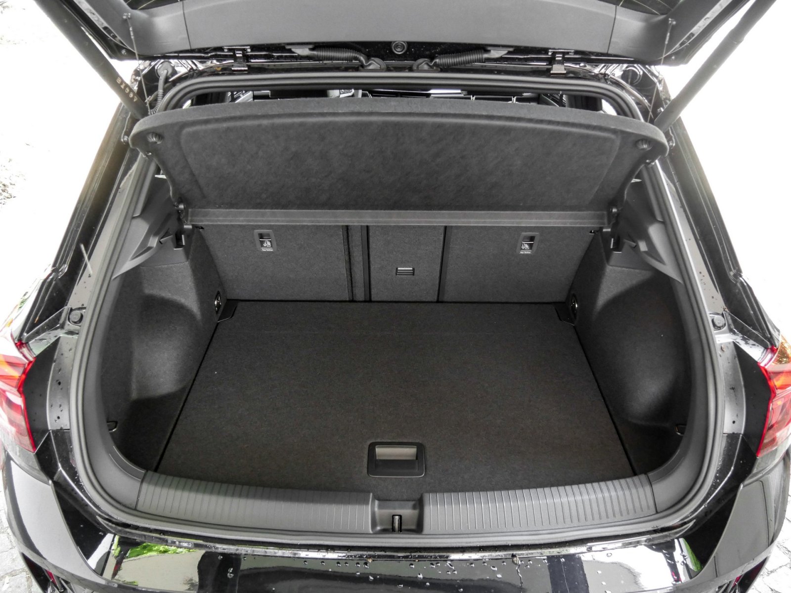 Volkswagen T-Roc 1.5 R-LINE BLACKSTYLE CAM ACC LM18 EKLAPPE