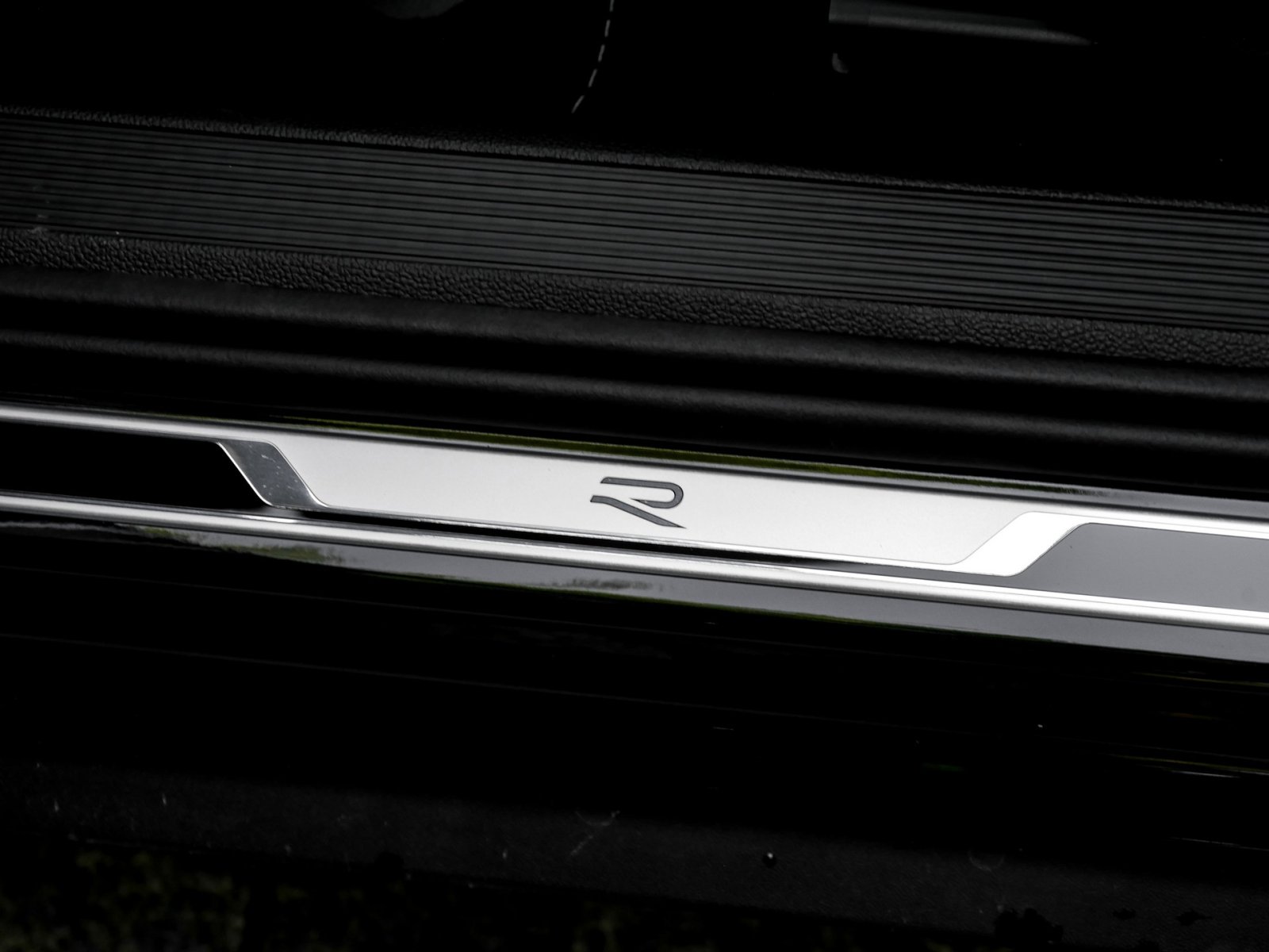 Volkswagen T-Roc 1.5 R-LINE BLACKSTYLE CAM ACC LM18 EKLAPPE