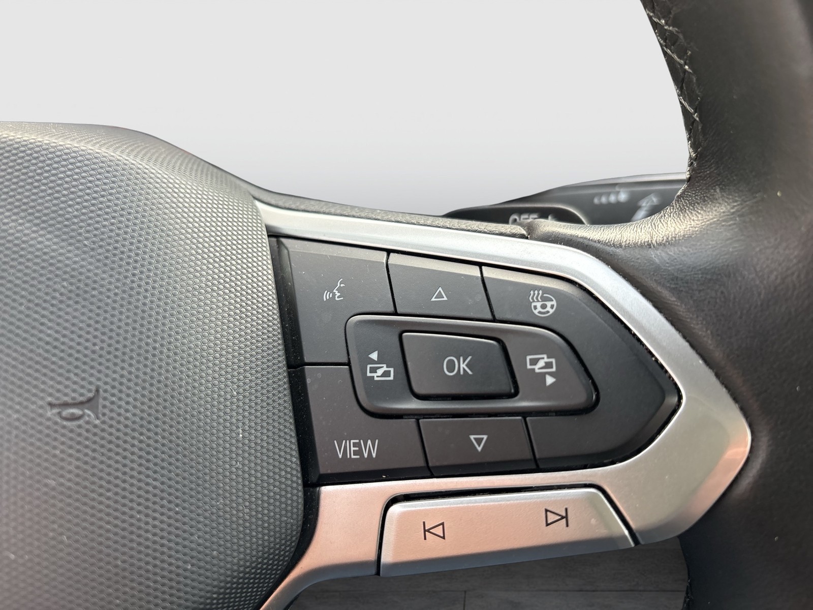 Volkswagen Tiguan 2.0 ELEGANCE 4X4 PANO AHK 360°KAMERA ALU19