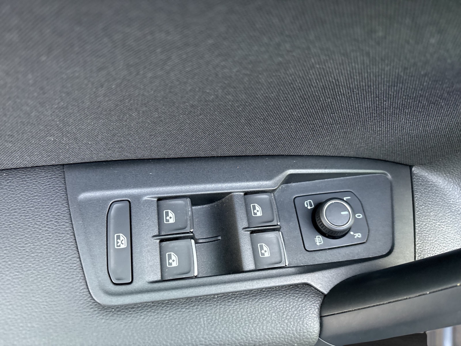 Volkswagen Tiguan 2.0 ELEGANCE 4X4 PANO AHK 360°KAMERA ALU19