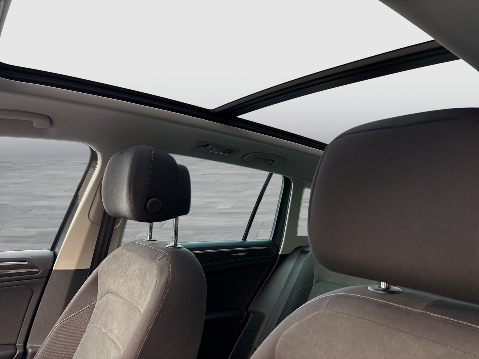 Volkswagen Tiguan 2.0 ELEGANCE 4X4 PANO AHK 360°KAMERA ALU19