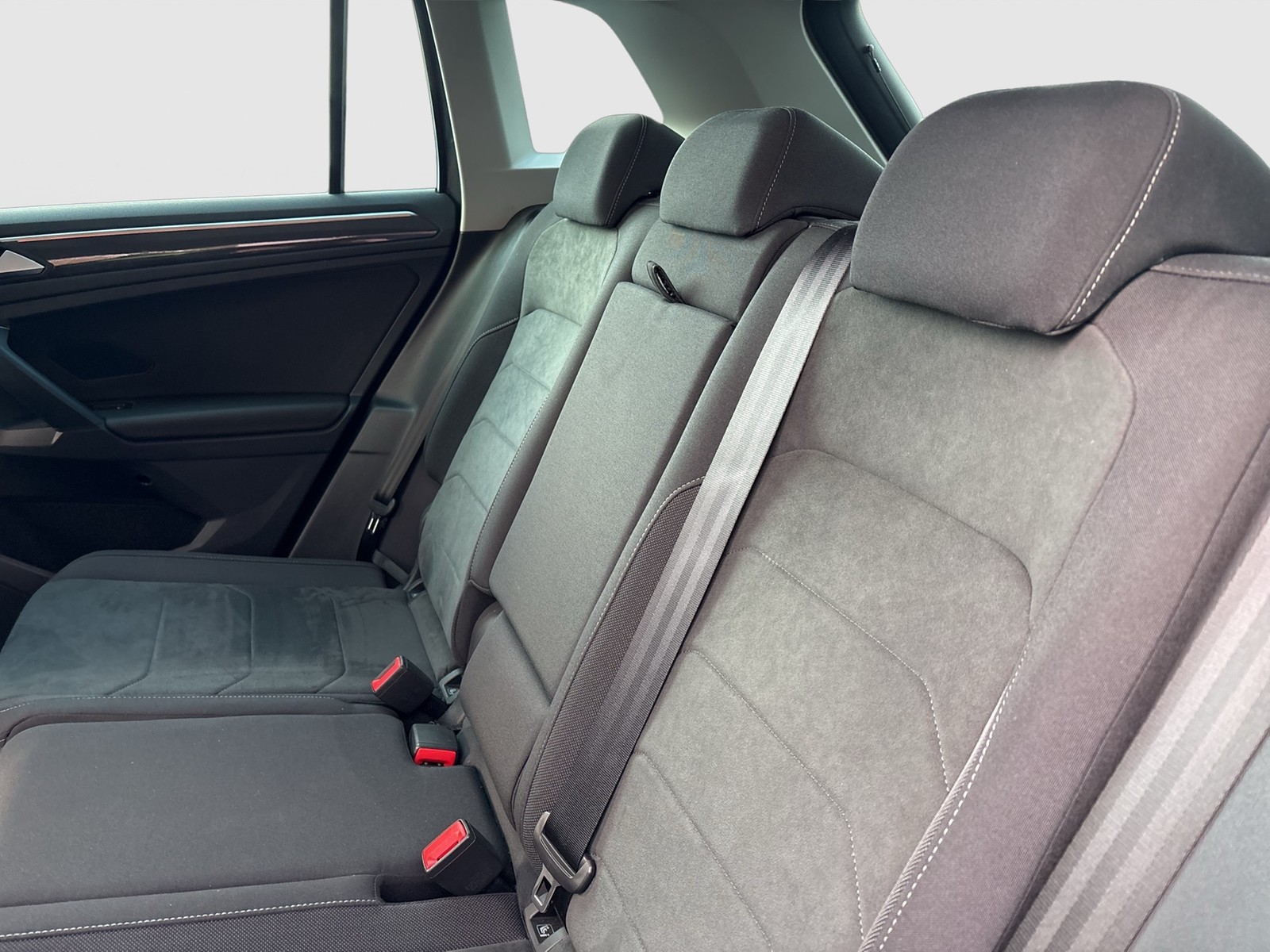 Volkswagen Tiguan 2.0 ELEGANCE 4X4 PANO AHK 360°KAMERA ALU19