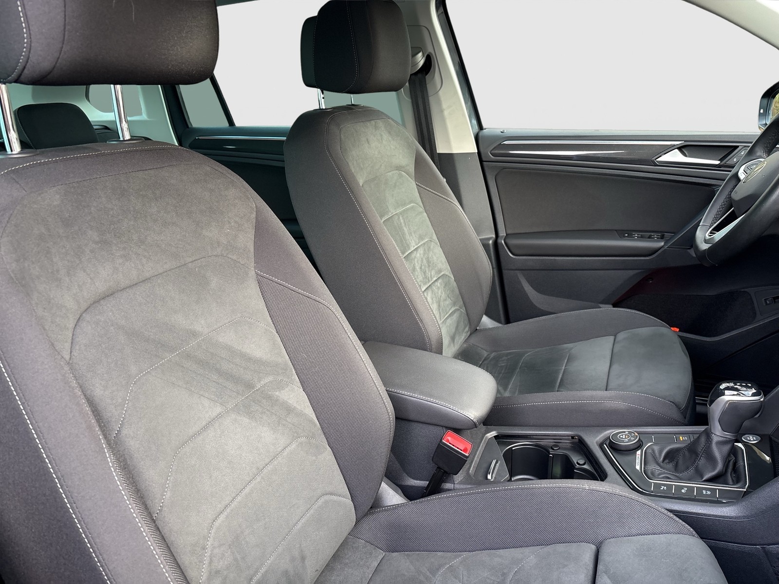 Volkswagen Tiguan 2.0 ELEGANCE 4X4 PANO AHK 360°KAMERA ALU19