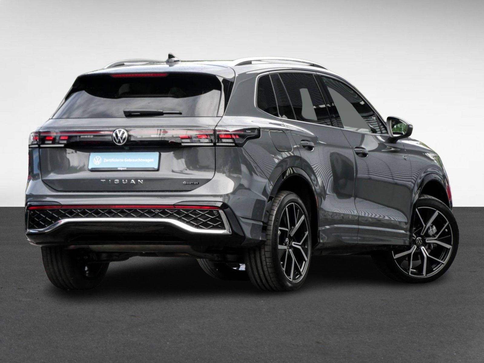Volkswagen Tiguan 2.0 R-LINE 4X4 NEUES MODELL PANO AHK LM20