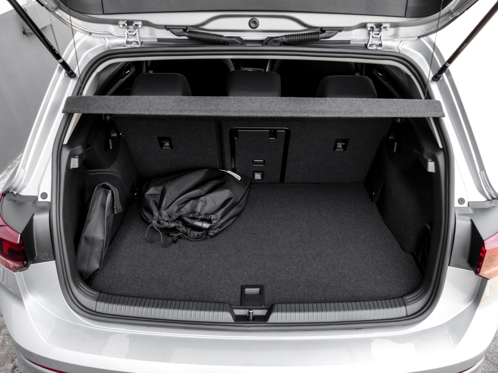 Volkswagen Golf VIII 1.5 HYBRID LIFE FACELIFT CAM ACC LM17