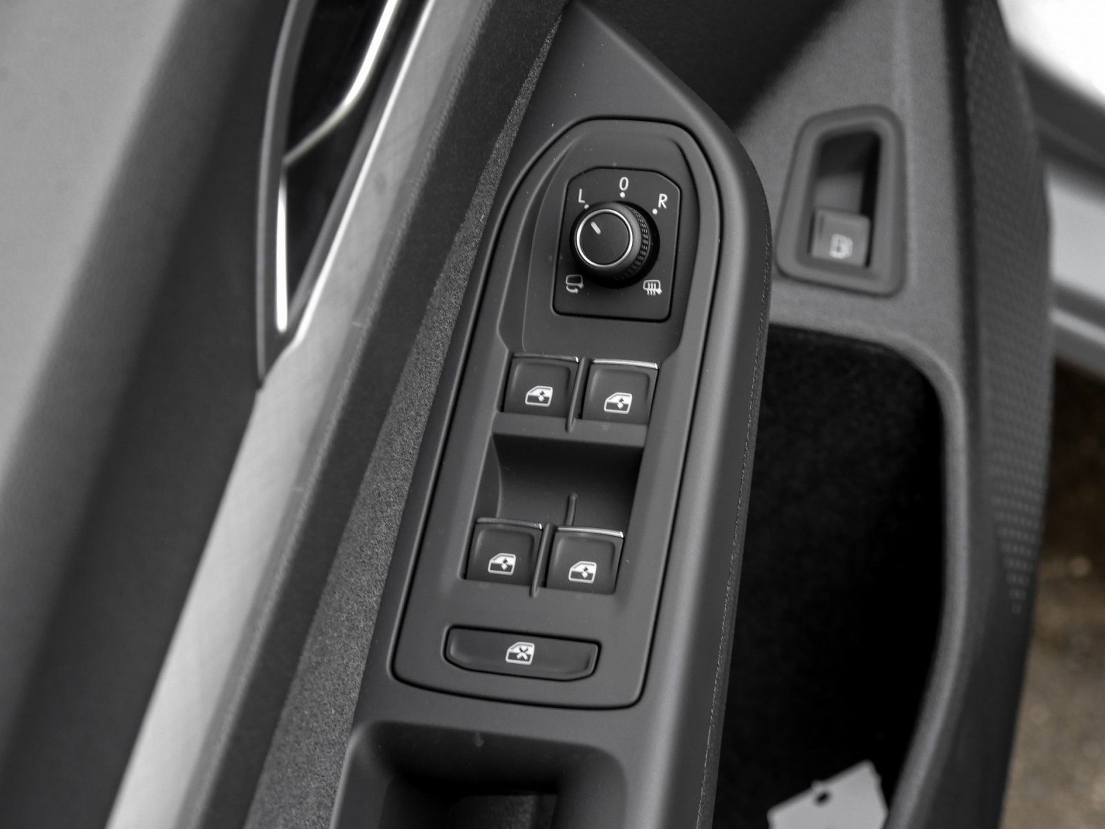 Volkswagen Golf VIII 1.5 HYBRID LIFE FACELIFT CAM ACC LM17