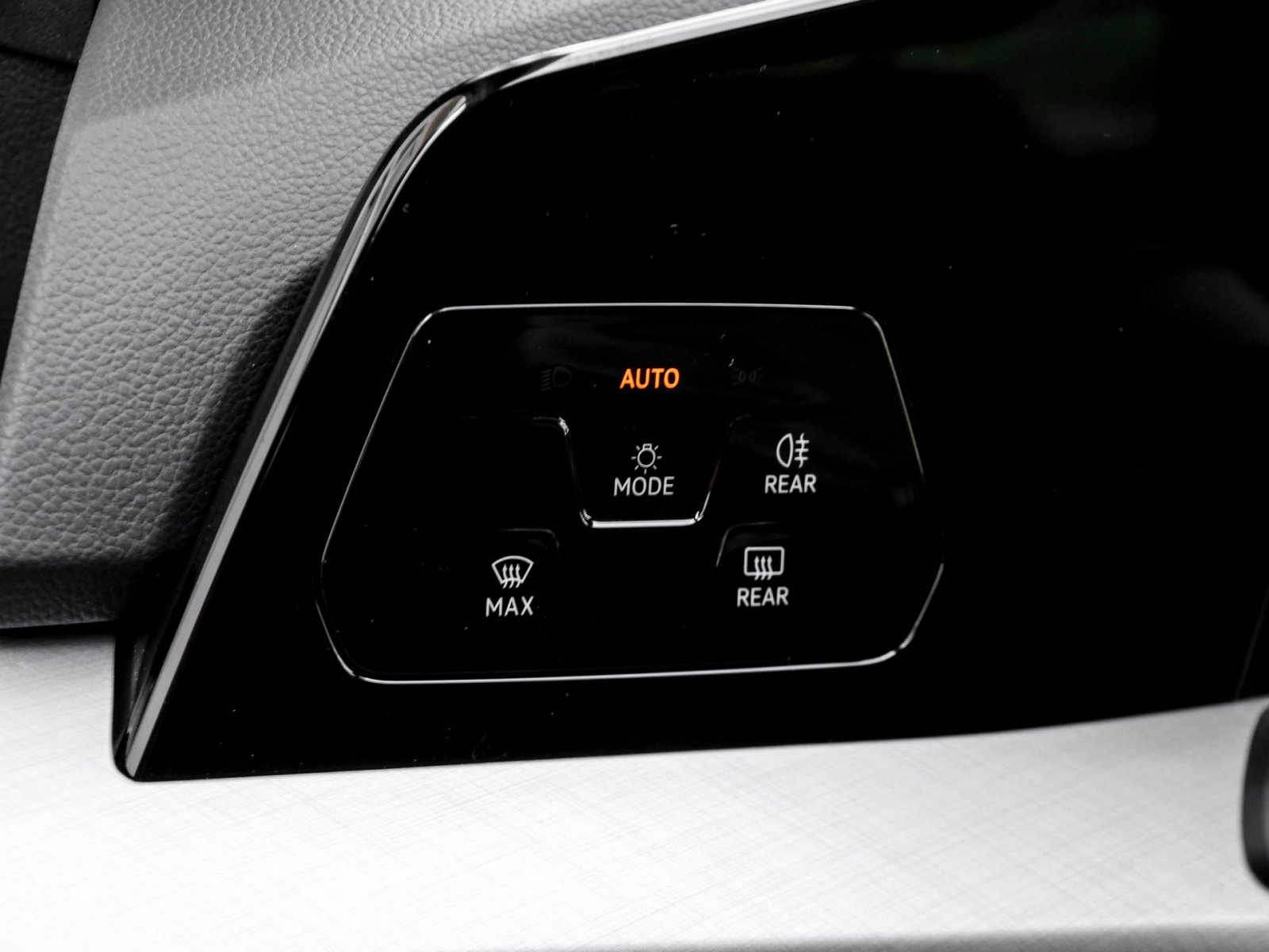 Volkswagen Golf VIII 1.5 HYBRID LIFE FACELIFT CAM ACC LM17