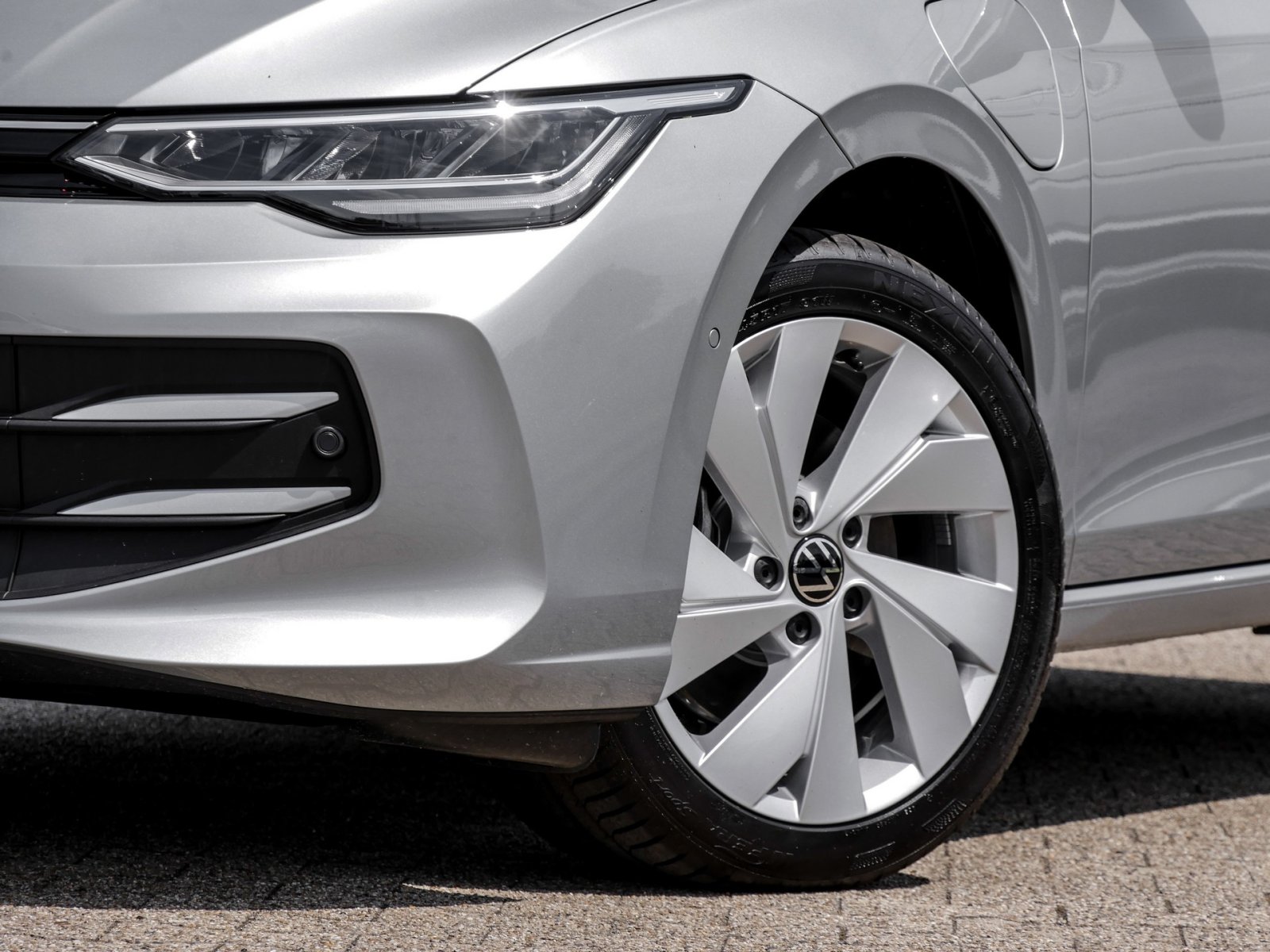 Volkswagen Golf VIII 1.5 HYBRID LIFE FACELIFT CAM ACC LM17